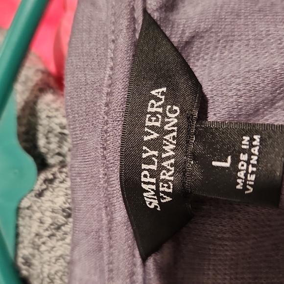 Simply Vera large Grey top - Picture 3 of 3